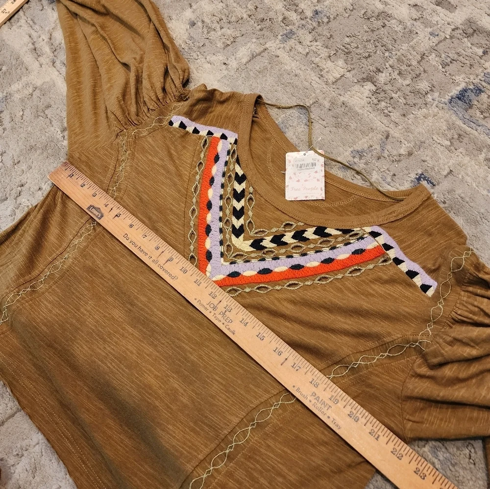 NWT Free People linen-blend Embroidered top in Moss Combo.‎